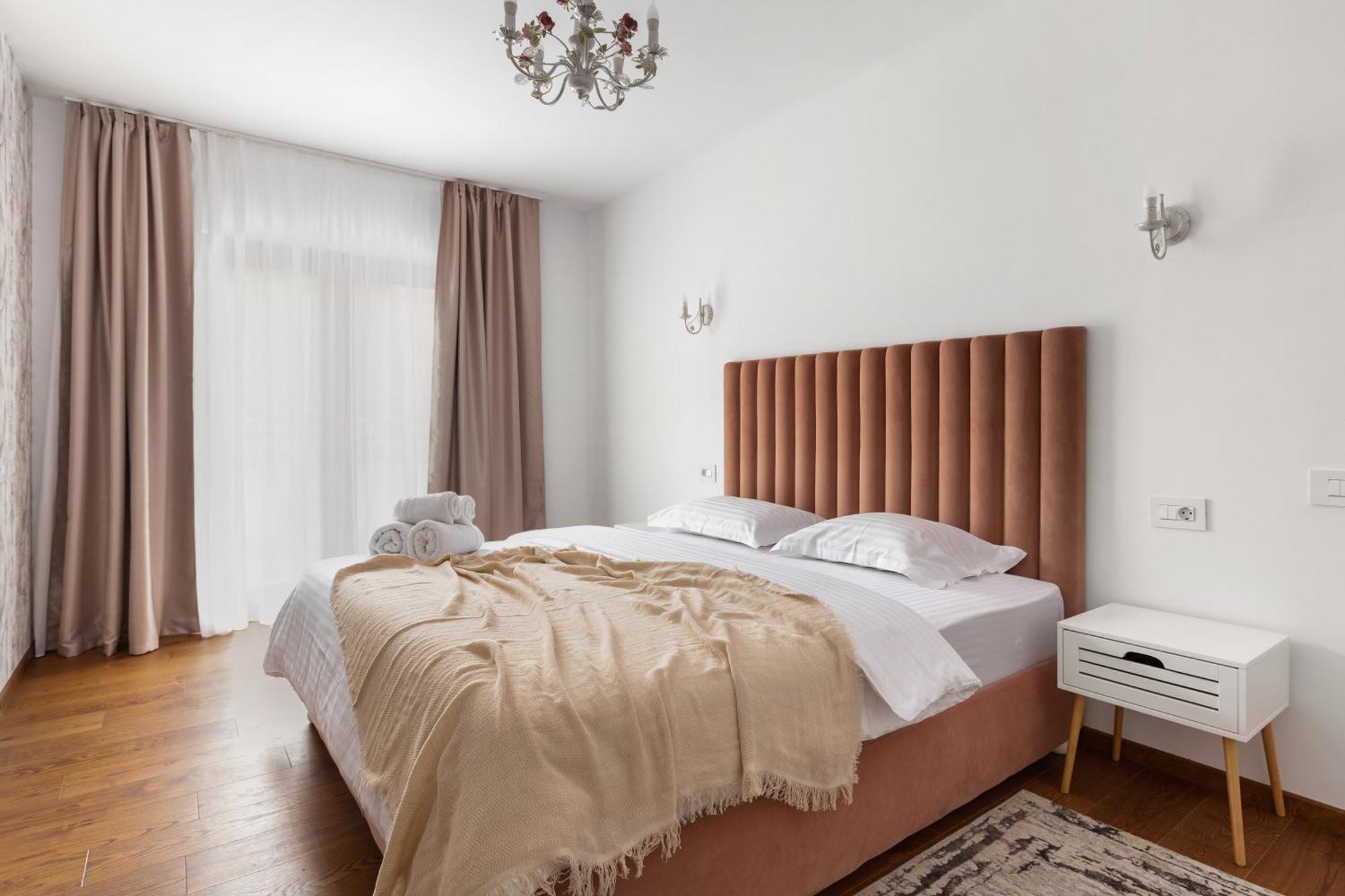 Peak Aparthotel - Old Town - By Cityhost Brasov Bagian luar foto