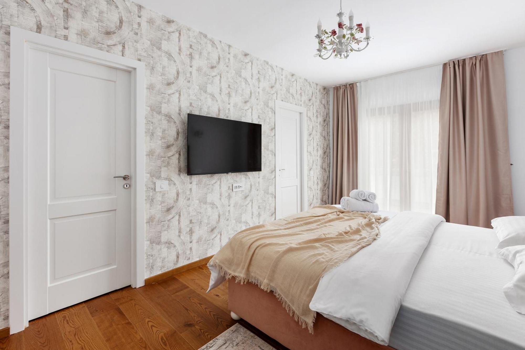 Peak Aparthotel - Old Town - By Cityhost Brasov Bagian luar foto