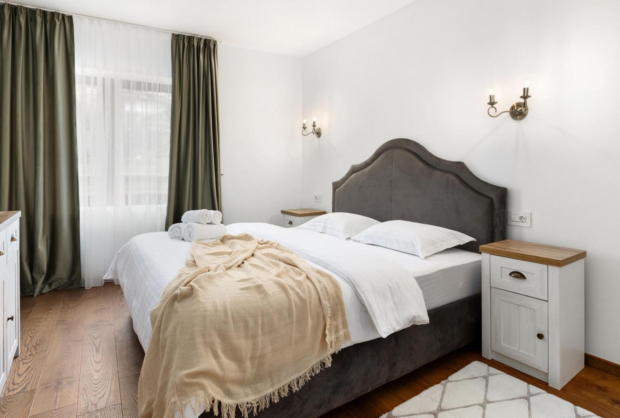 Peak Aparthotel - Old Town - By Cityhost Brasov Bagian luar foto
