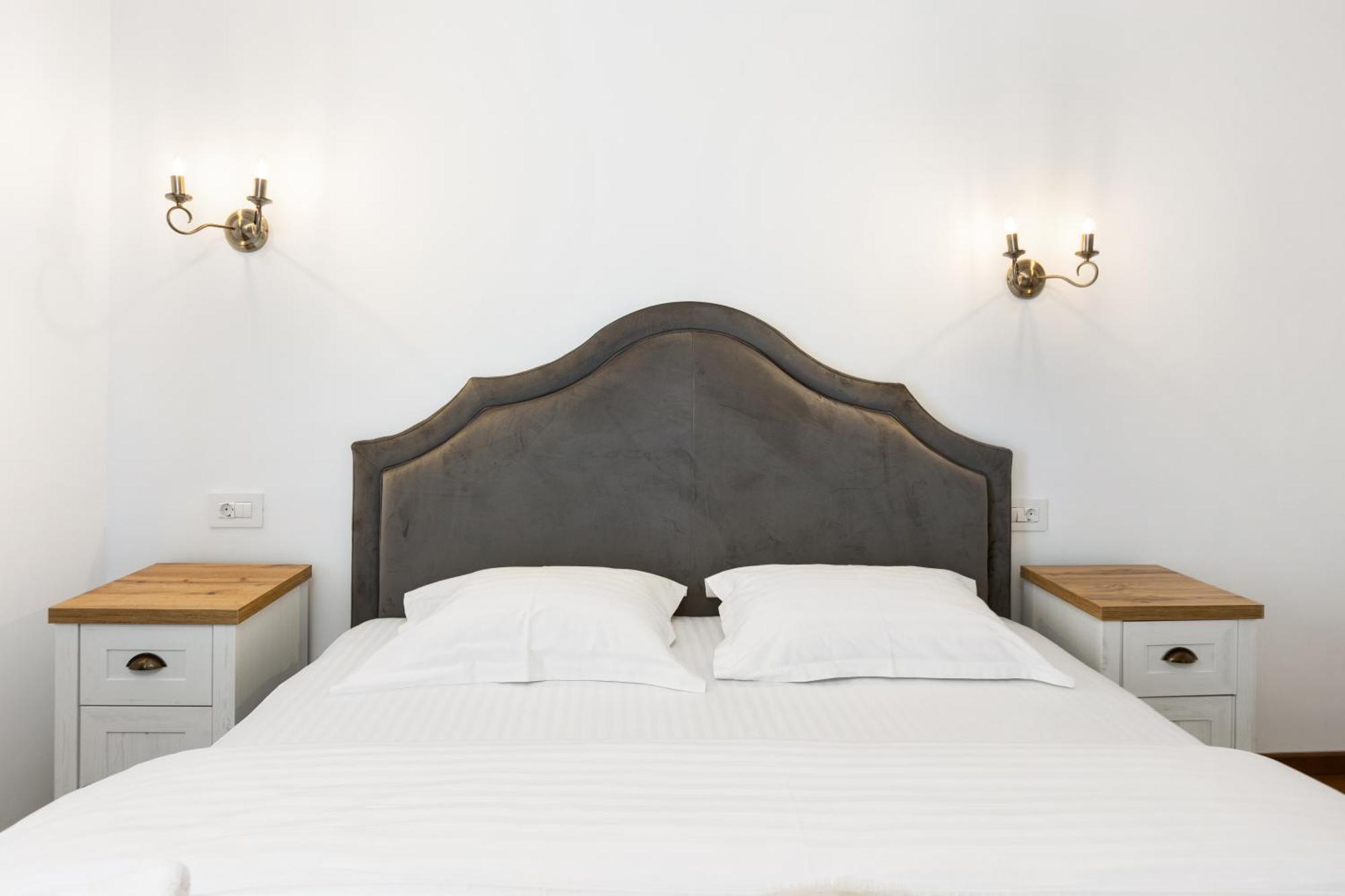 Peak Aparthotel - Old Town - By Cityhost Brasov Bagian luar foto