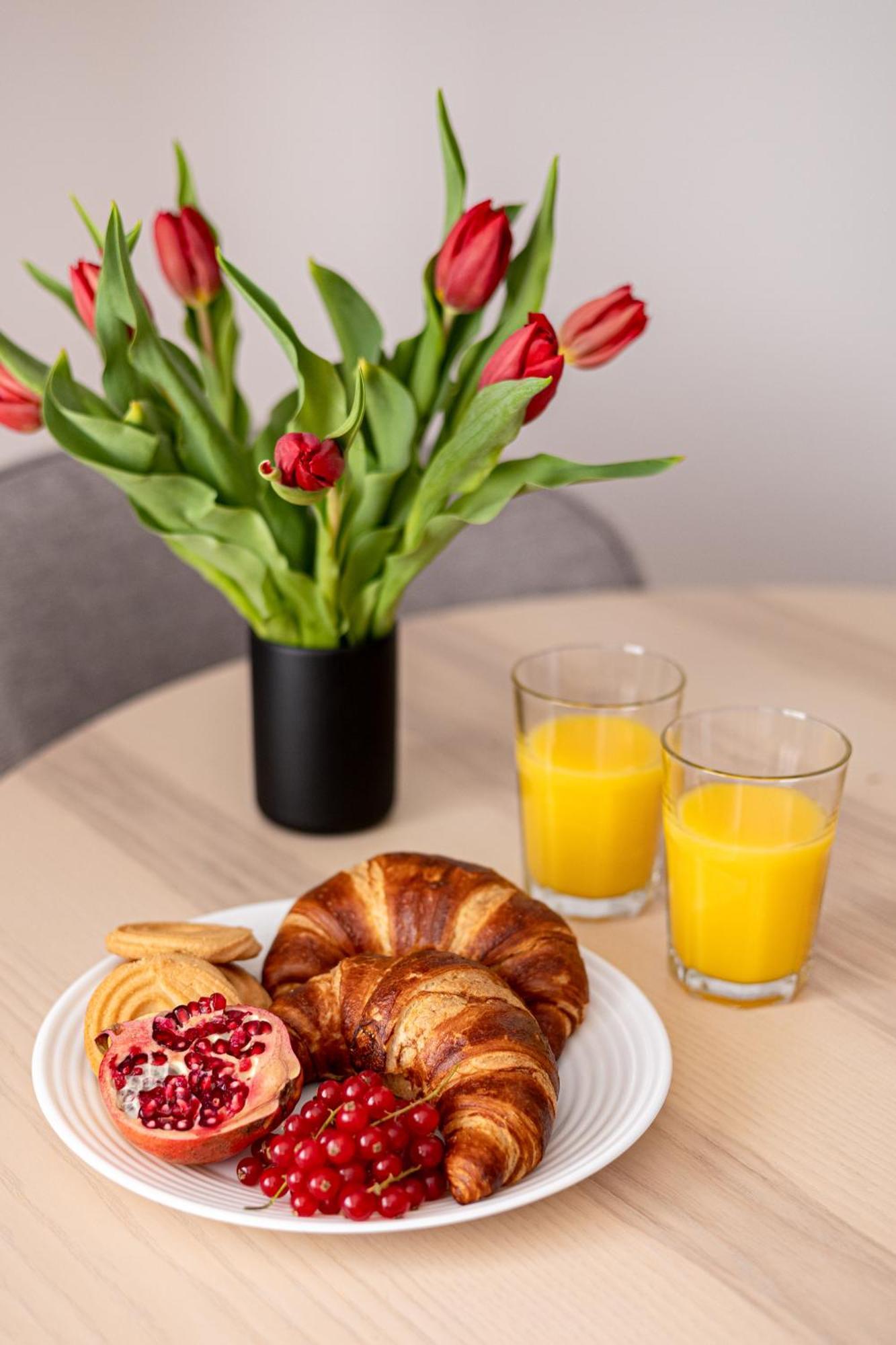 Peak Aparthotel - Old Town - By Cityhost Brasov Bagian luar foto