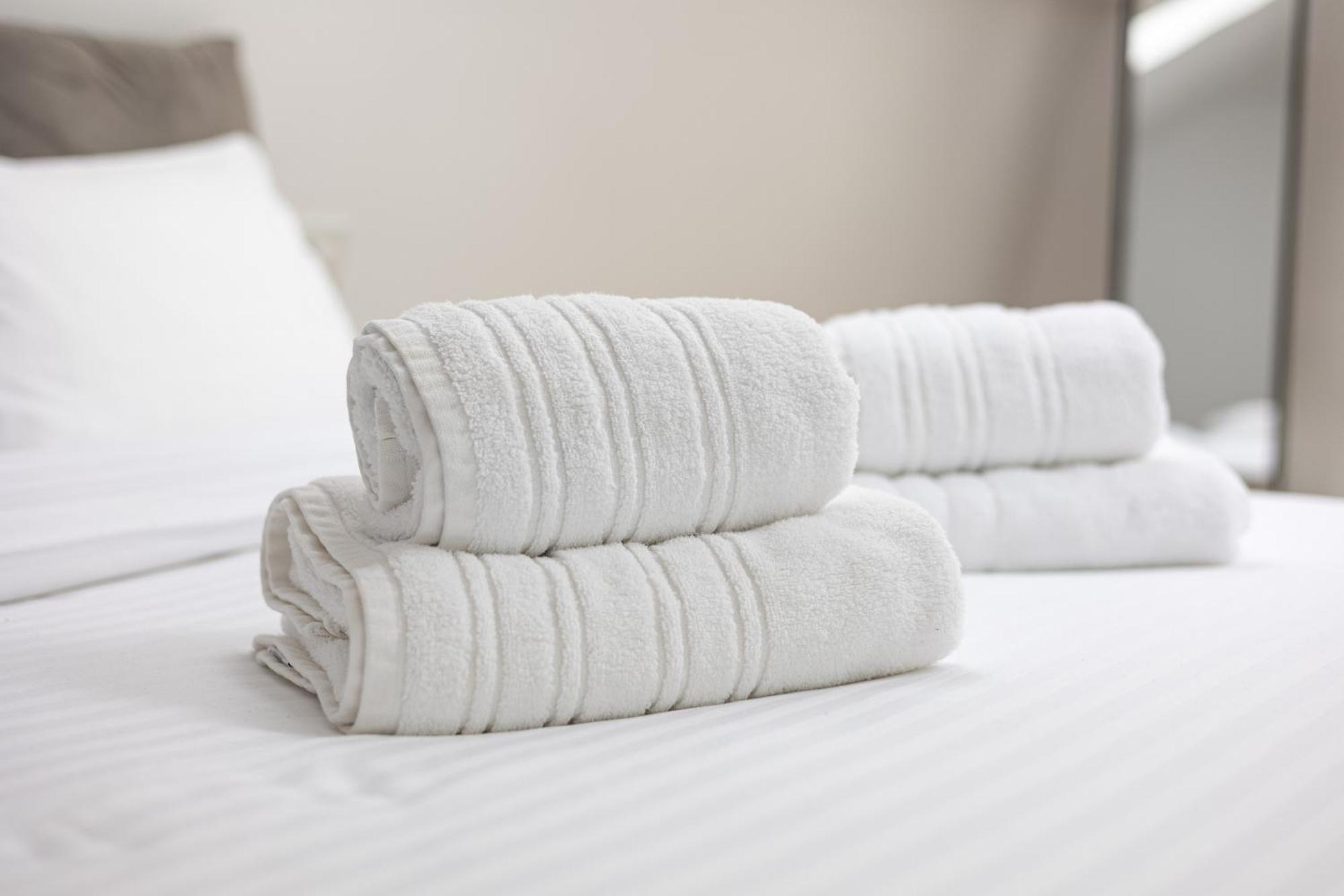 Peak Aparthotel - Old Town - By Cityhost Brasov Bagian luar foto