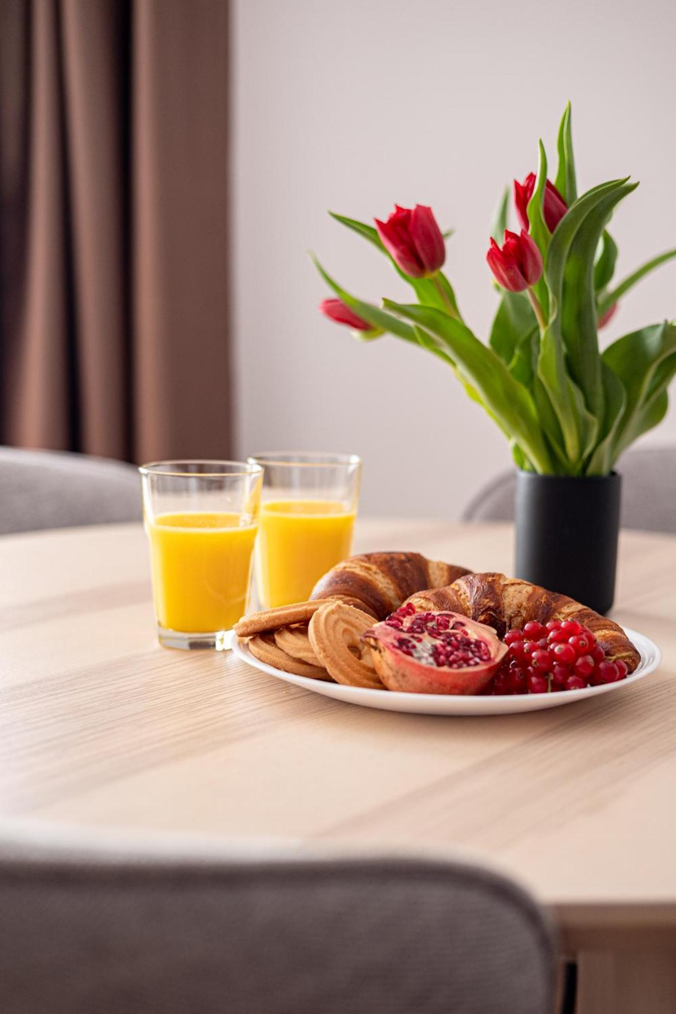 Peak Aparthotel - Old Town - By Cityhost Brasov Bagian luar foto
