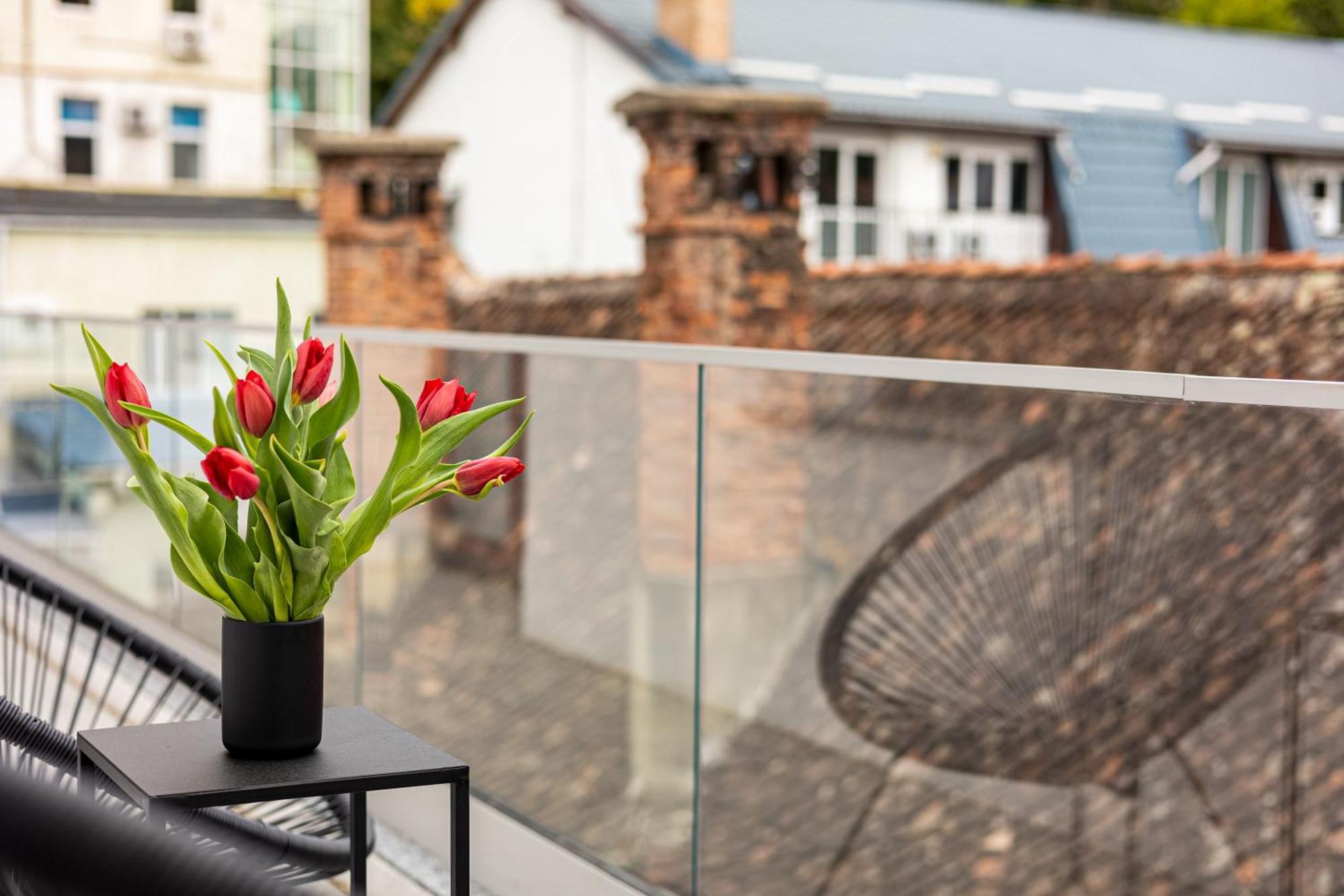 Peak Aparthotel - Old Town - By Cityhost Brasov Bagian luar foto
