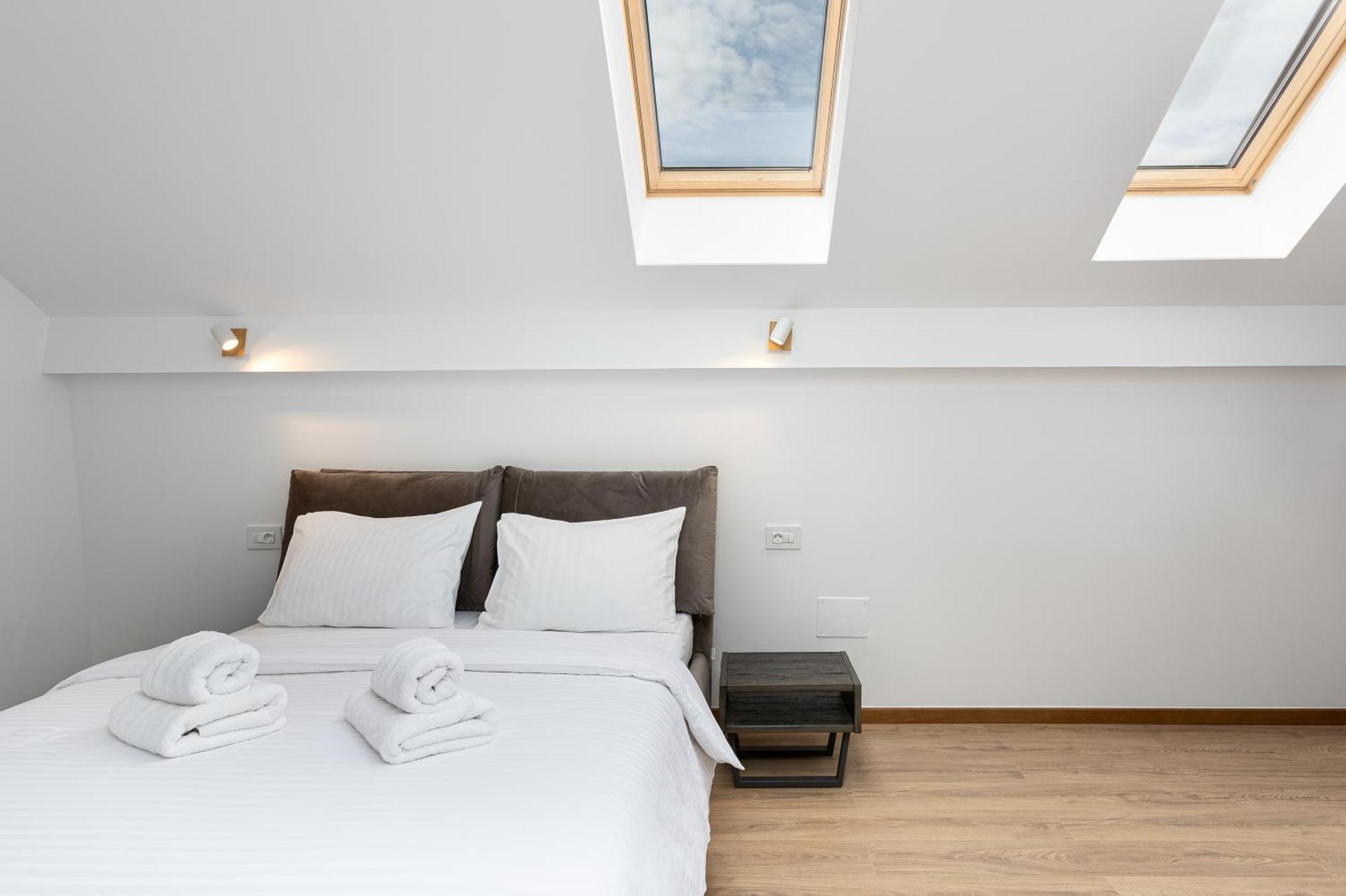 Peak Aparthotel - Old Town - By Cityhost Brasov Bagian luar foto
