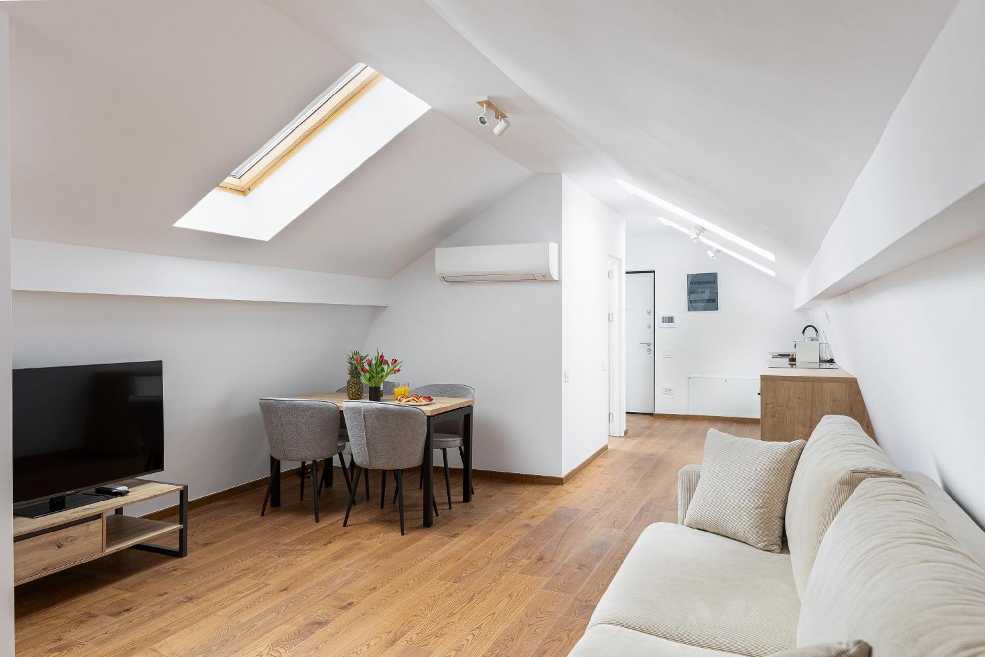 Peak Aparthotel - Old Town - By Cityhost Brasov Bagian luar foto