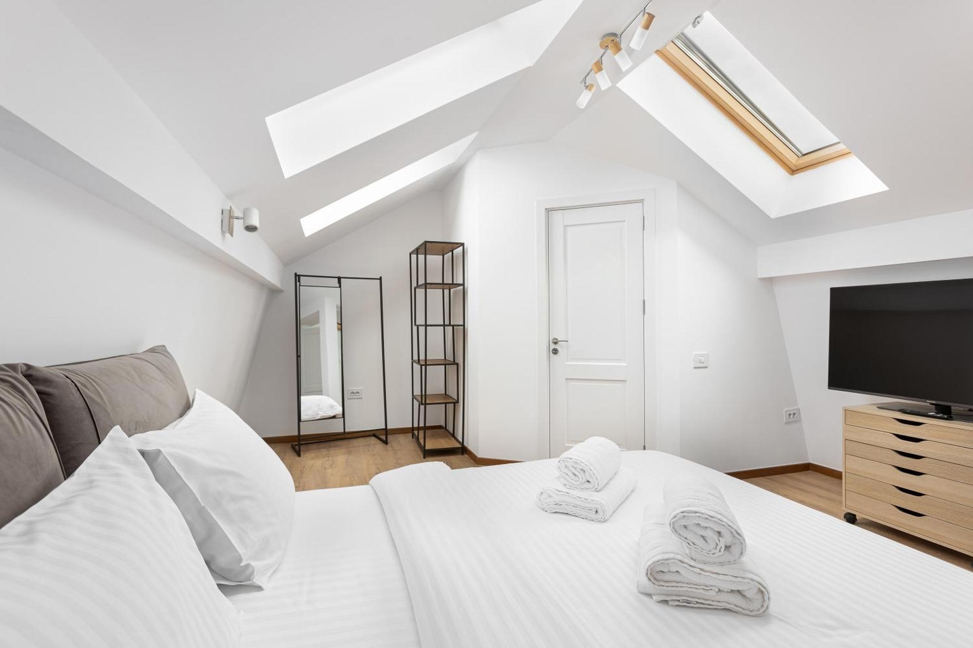 Peak Aparthotel - Old Town - By Cityhost Brasov Bagian luar foto