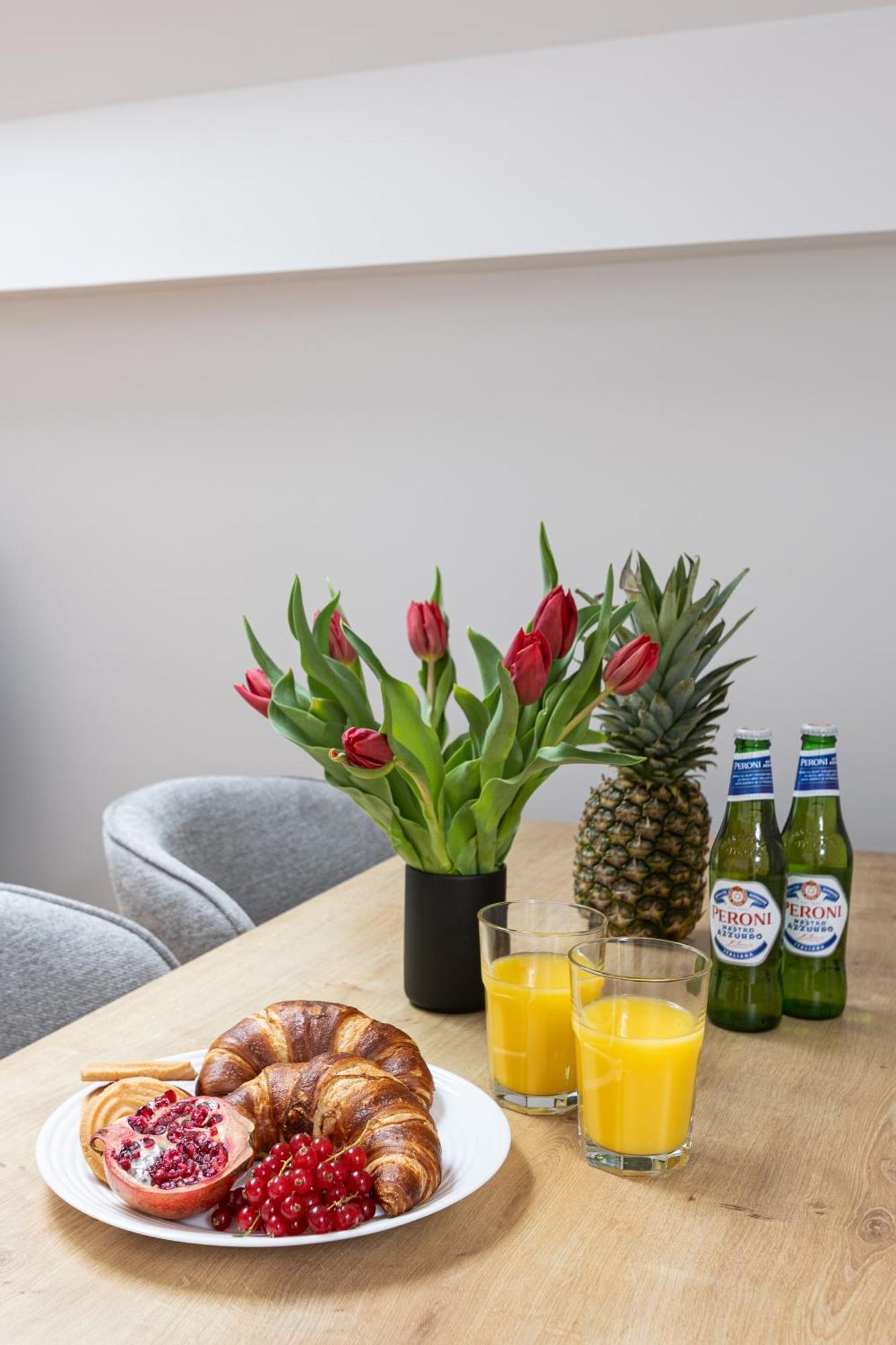 Peak Aparthotel - Old Town - By Cityhost Brasov Bagian luar foto