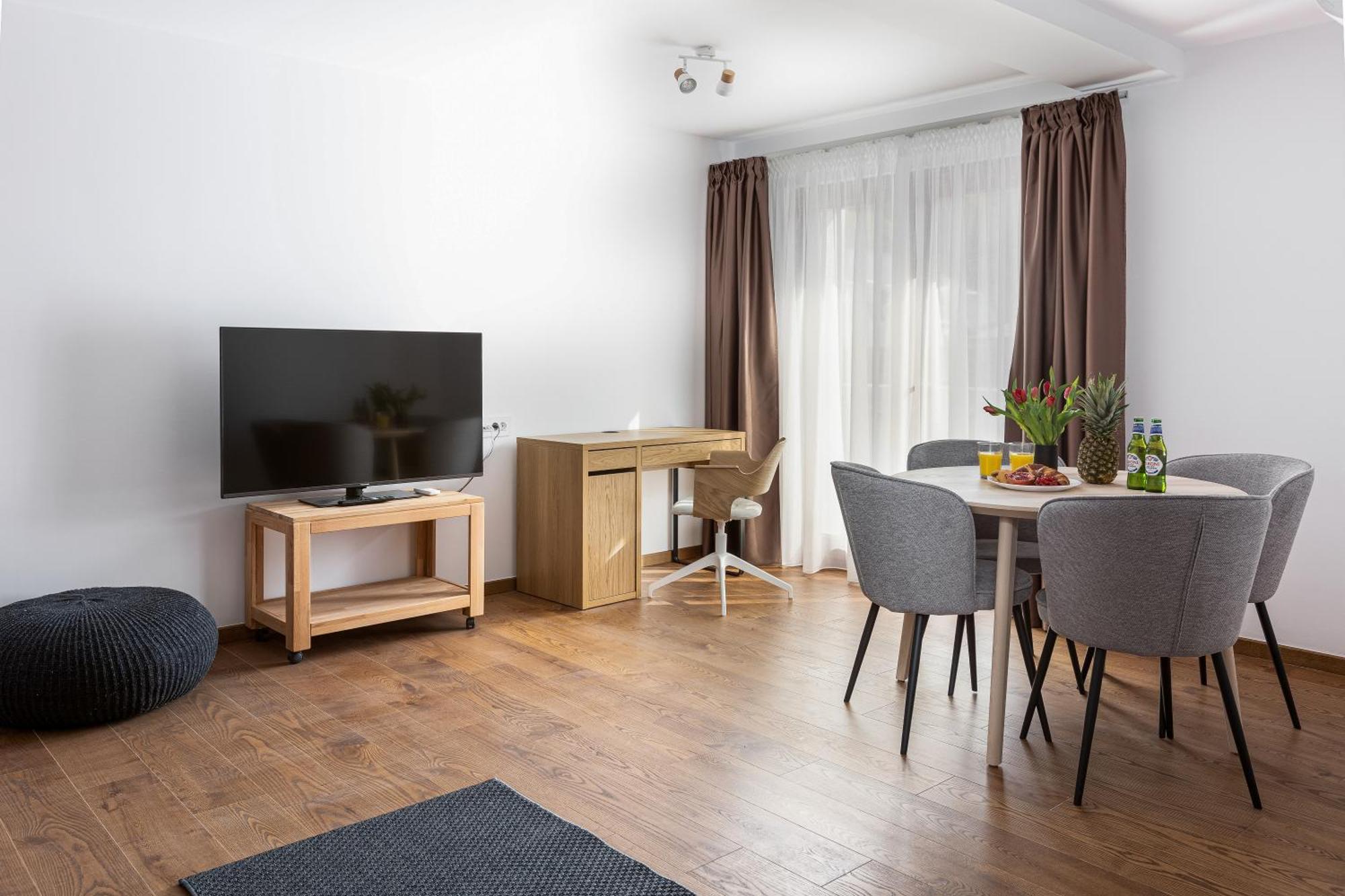 Peak Aparthotel - Old Town - By Cityhost Brasov Bagian luar foto