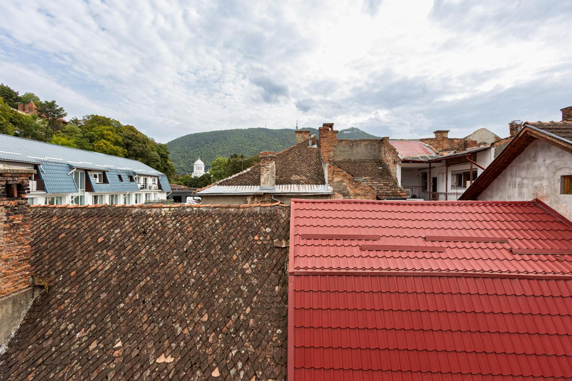 Peak Aparthotel - Old Town - By Cityhost Brasov Bagian luar foto
