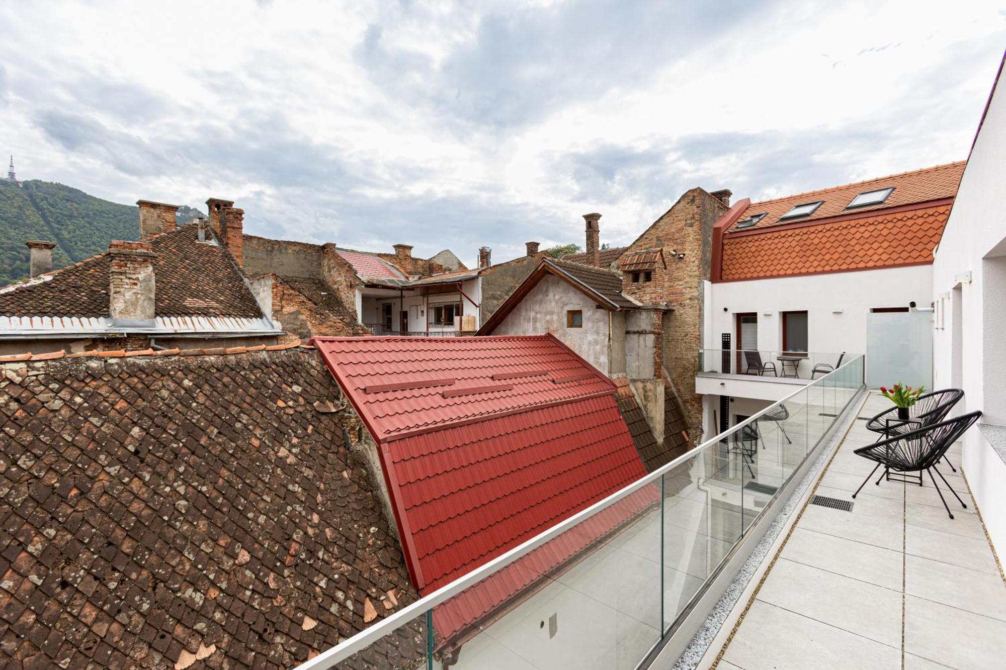 Peak Aparthotel - Old Town - By Cityhost Brasov Bagian luar foto